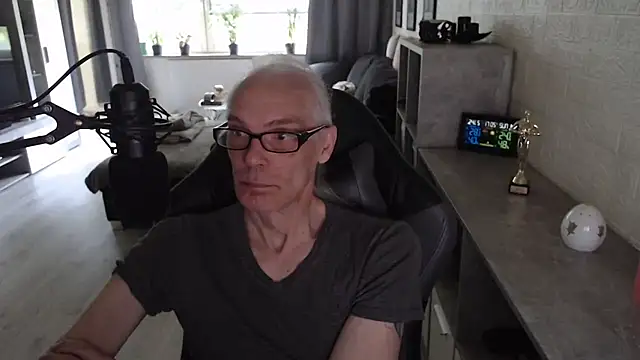 Snapshot of KoelnKoeln chatting on 05.24.26 KoelnKoeln online show from 05.24.26