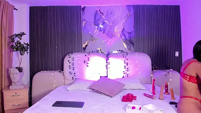 JazminRusso  online show from 04.17.26