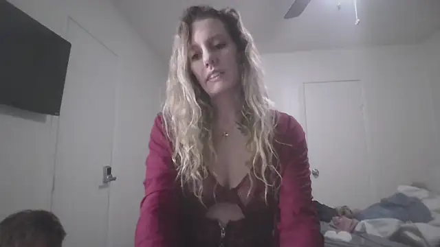 Snapshot of lynnthomas chatting on 02.24.26 lynnthomas online show from 02.24.26