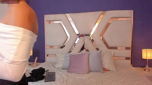 Sara Evaanns online show from 02.12.26