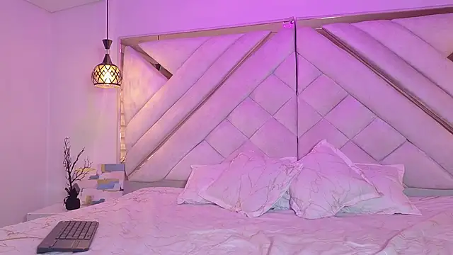 nilaynoa online show from 02.17.26