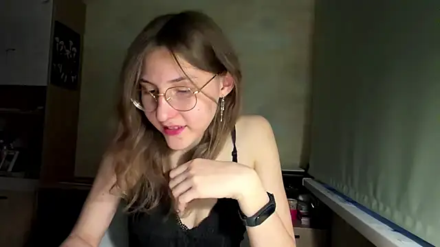 Snapshot of Miaaa_Moon chatting on 06.25.26 Miaaa Moon online show from 06.25.26