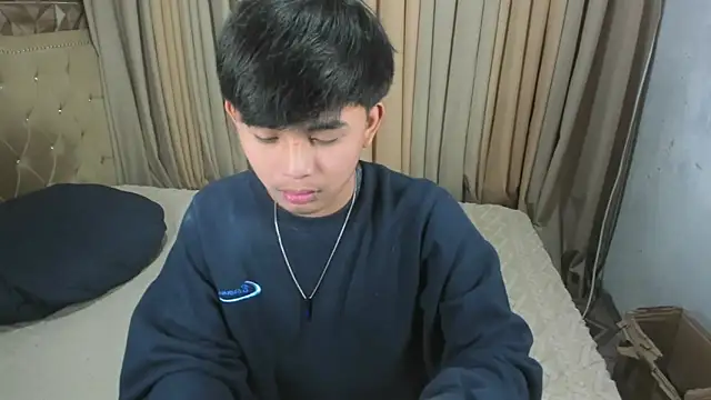 xlovercutietwink online show from 04.13.26