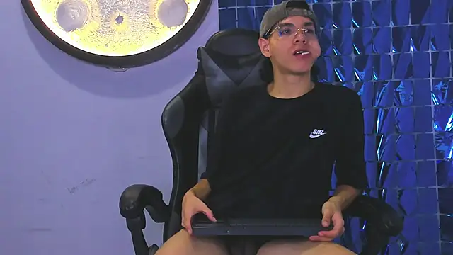 Snapshot of Bennet-Gray chatting on 03.01.26 Bennet-Gray online show from 03.01.26