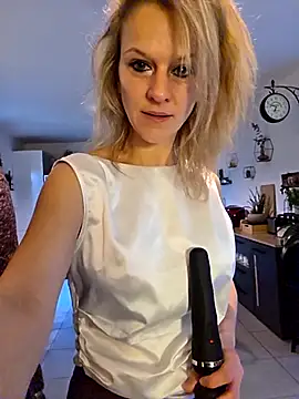 Snapshot of Couple-Kiwii-Orchidee-Boy chatting on 02.08.26 Couple-Kiwii-Orchidee-Boy online show from 02.08.26