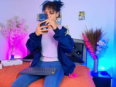 Snapshot of HannahBlue_ chatting on 02.10.26 HannahBlue online show from 02.10.26