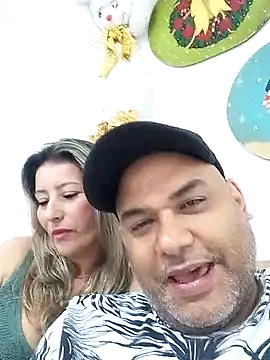 Snapshot of wessAndSandri chatting on 02.19.26 wessAndSandri online show from 02.19.26