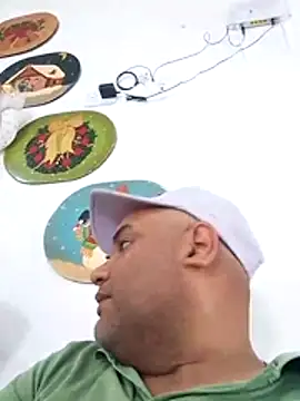 Snapshot of wessAndSandri chatting on 02.27.26 wessAndSandri online show from 02.27.26