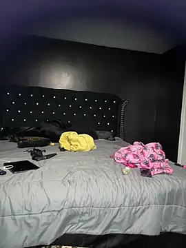 Snapshot of tipheragain chatting on 04.15.26 tipheragain online show from 04.15.26