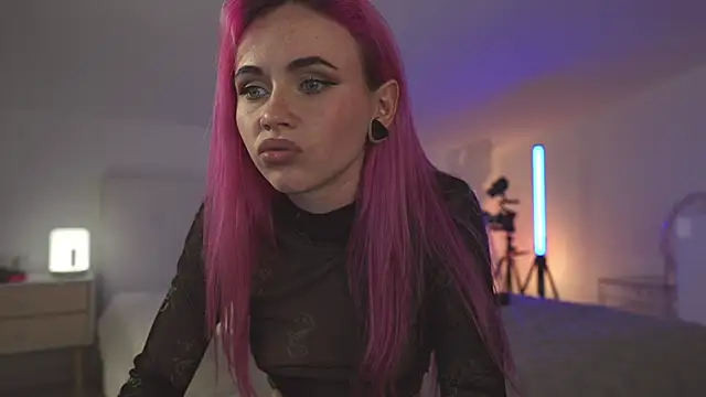 Snapshot of Sarah_Pink chatting on 02.25.25 Sarah Pink online show from 02.25.25