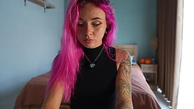 Snapshot of Sarah_Pink chatting on 10.30.25 Sarah Pink online show from 10.30.25