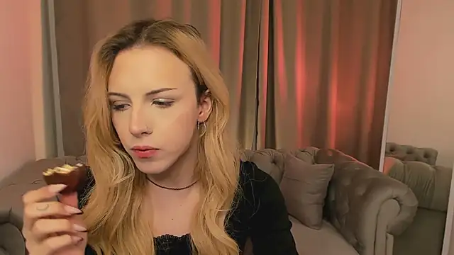 Snapshot of Tiffany__King chatting on 04.09.26 Tiffany King online show from 04.09.26