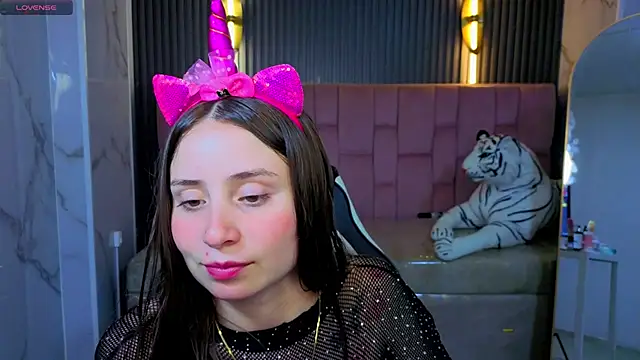 Snapshot of Ariana18_b chatting on 04.14.26 Ariana18 b online show from 04.14.26