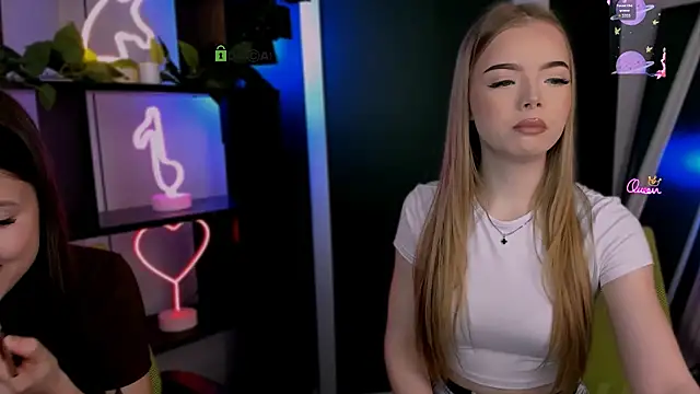 arianaa cat online show from 03.21.26