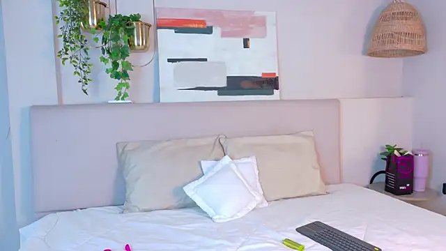 Snapshot of VioletBloomm chatting on 02.09.26 VioletBloomm online show from 02.09.26