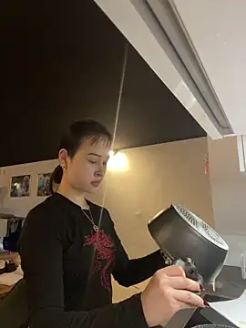 Just-Lilly online show from 04.12.26