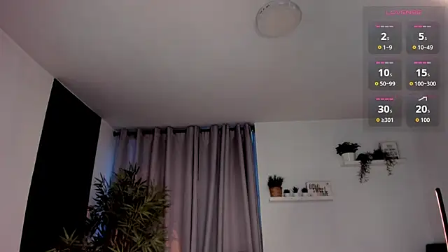 Snapshot of moonhelen chatting on 07.15.26 moonhelen online show from 07.15.26