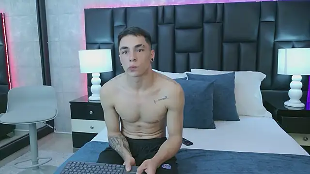 Snapshot of KarlaAndMike chatting on 02.27.26 KarlaAndMike online show from 02.27.26