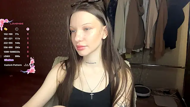 Snapshot of LumPetal chatting on 02.14.26 LumPetal online show from 02.14.26