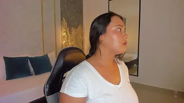 Snapshot of sophia_solerr chatting on 02.12.26 sophia solerr online show from 02.12.26