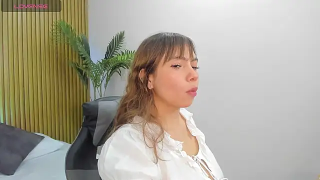 Snapshot of milaack_ chatting on 02.13.26 milaack online show from 02.13.26