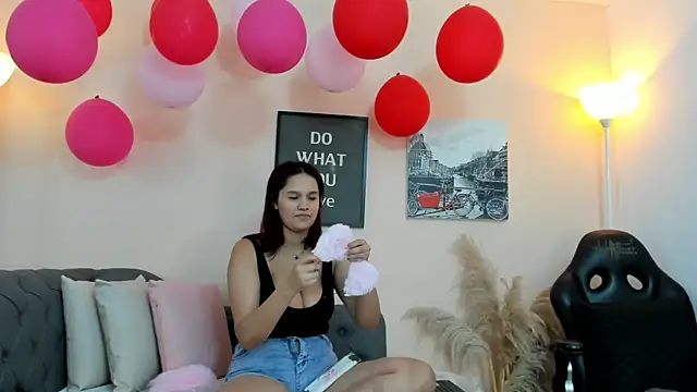 Snapshot of victoriazans chatting on 02.13.26 victoriazans online show from 02.13.26