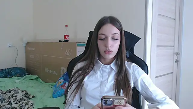 Snapshot of CutieWorm chatting on 02.18.26 CutieWorm online show from 02.18.26