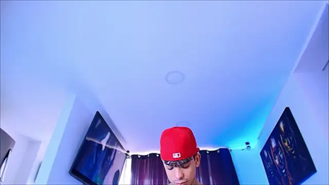 Snapshot of miguel_aguirre_ chatting on 02.10.26 miguel aguirre online show from 02.10.26