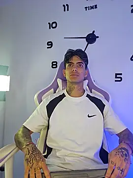 Snapshot of miguel_aguirre_ chatting on 02.20.26 miguel aguirre online show from 02.20.26