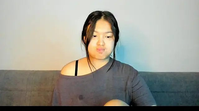 Snapshot of luna_yum chatting on 02.26.26 luna yum online show from 02.26.26