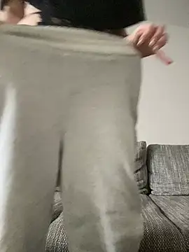 Snapshot of LeonieClaire chatting on 02.23.26 LeonieClaire online show from 02.23.26