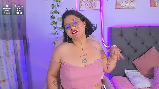 Snapshot of Sylvara_bx chatting on 02.18.26 Sylvara bx online show from 02.18.26