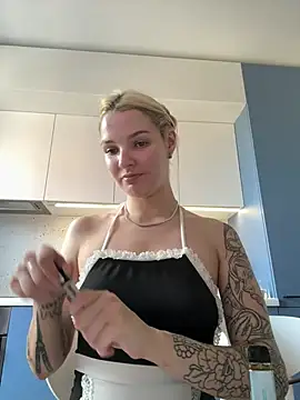 Snapshot of SinLuna_ chatting on 06.19.26 SinLuna online show from 06.19.26