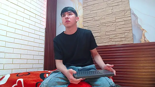 Snapshot of massimoferrera303av chatting on 02.02.26 massimoferrera303av online show from 02.02.26