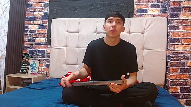 Snapshot of massimoferrera303av chatting on 02.19.26 massimoferrera303av online show from 02.19.26