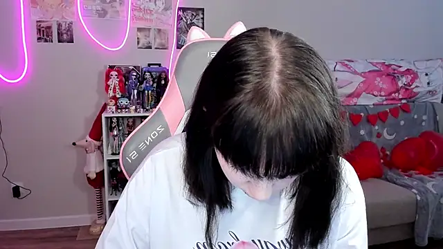 Snapshot of MollysLand chatting on 02.15.26 MollysLand online show from 02.15.26