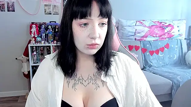 Snapshot of MollysLand chatting on 02.25.26 MollysLand online show from 02.25.26