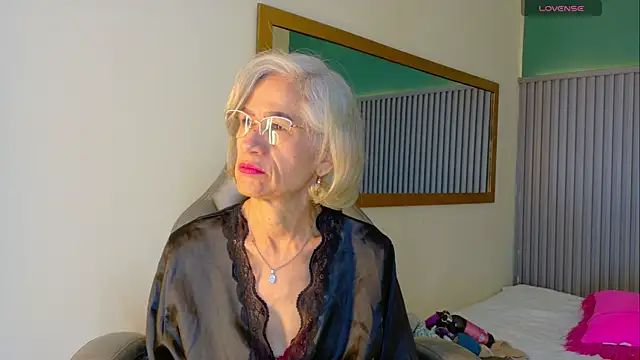 Snapshot of miss_monserrate01 chatting on 06.26.26 miss monserrate01 online show from 06.26.26