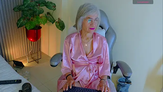 Snapshot of miss_monserrate01 chatting on 07.11.26 miss monserrate01 online show from 07.11.26