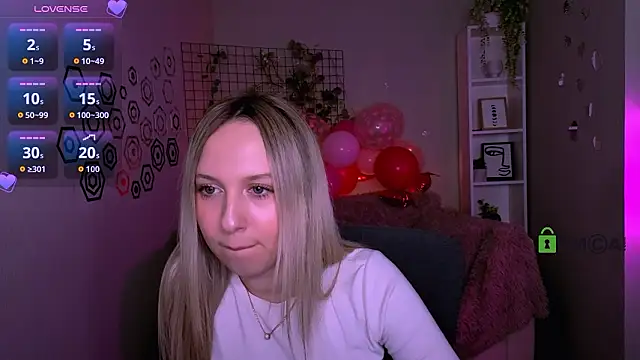 Snapshot of tiffani_murr chatting on 02.20.26 tiffani murr online show from 02.20.26