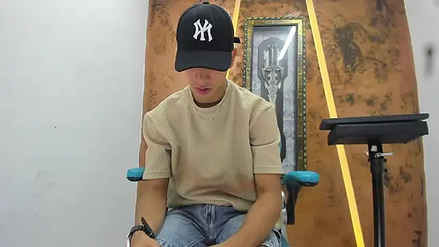 Snapshot of David_Bigcock20 chatting on 02.14.26 David Bigcock20 online show from 02.14.26