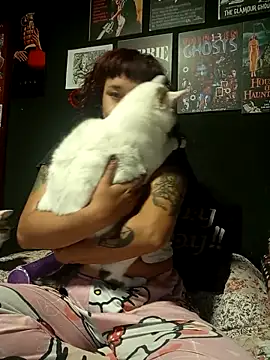 GingerLara online show from 03.04.26