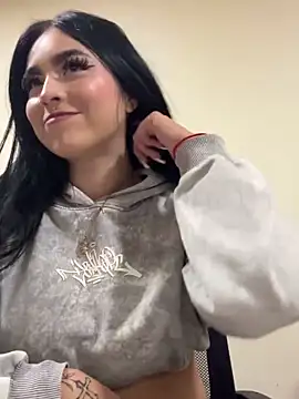 Sara Fernandez  online show from 03.20.26