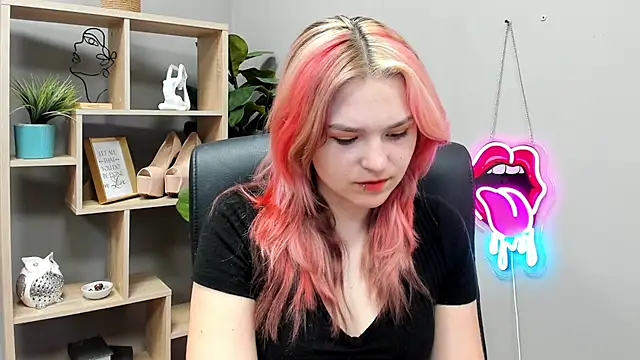 Snapshot of SweetLilyxo chatting on 06.22.26 SweetLilyxo online show from 06.22.26