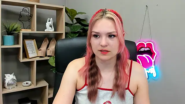 Snapshot of SweetLilyxo chatting on 06.25.26 SweetLilyxo online show from 06.25.26