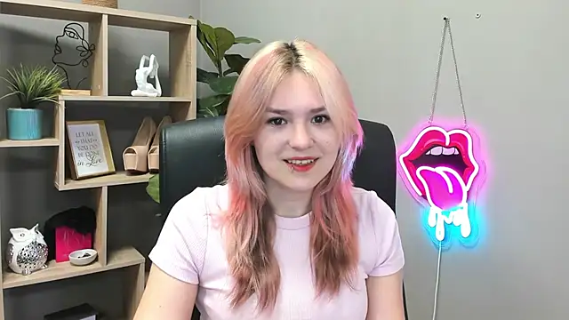 Snapshot of SweetLilyxo chatting on 06.30.26 SweetLilyxo online show from 06.30.26