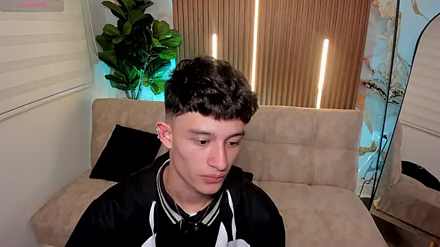 Patrick Howland  online show from 02.04.26