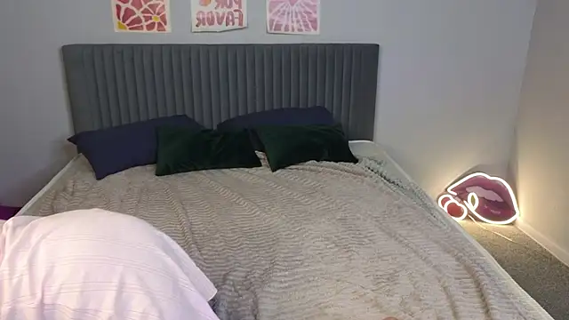 Snapshot of LovingWhisperr chatting on 02.17.26 LovingWhisperr online show from 02.17.26