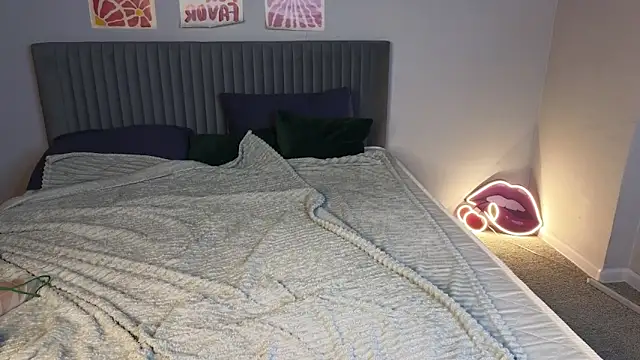 Snapshot of LovingWhisperr chatting on 02.21.26 LovingWhisperr online show from 02.21.26