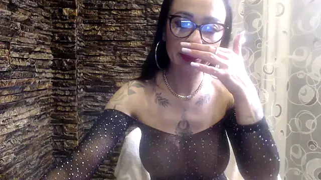 Snapshot of BrianaBloom chatting on 04.19.26 BrianaBloom online show from 04.19.26